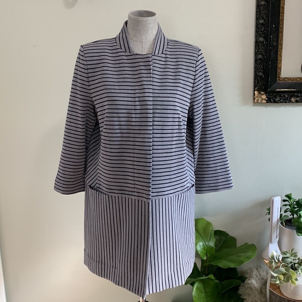 Cabi‎ Grey And Navy Striped Hidden Button 3/4 Sleeve Coat Size L W/Shoulder Pads